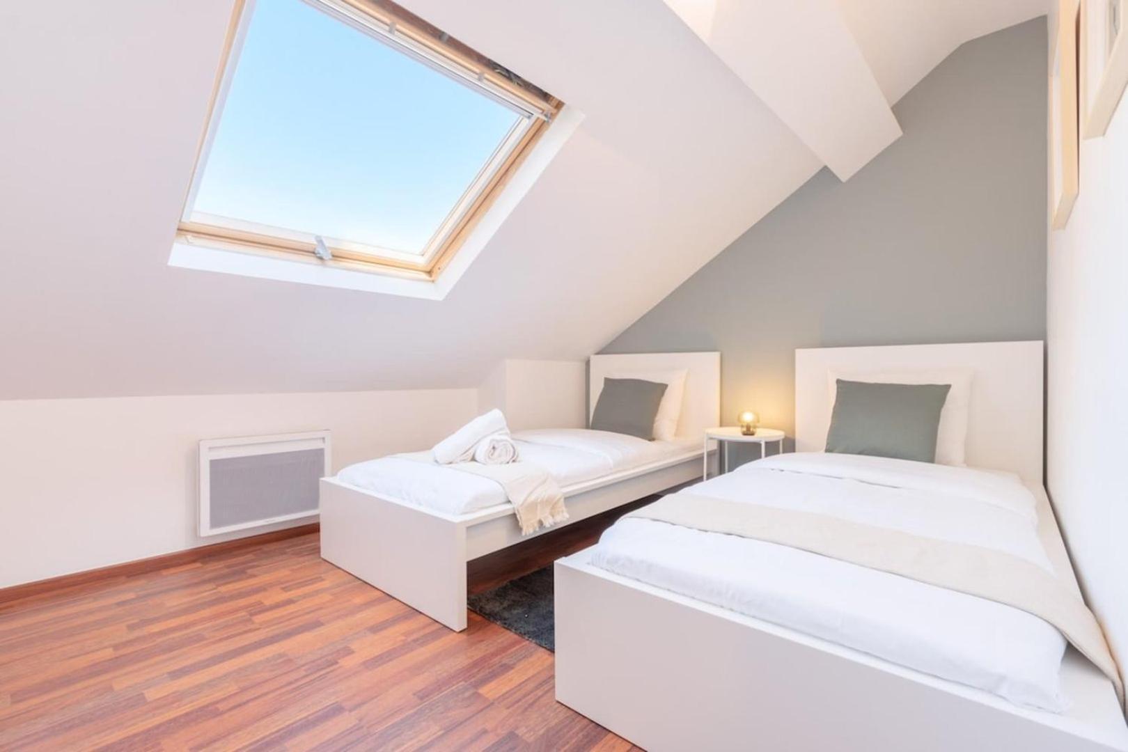 Lille Center - 4 Bedroom Duplex Apartment! ภายนอก รูปภาพ